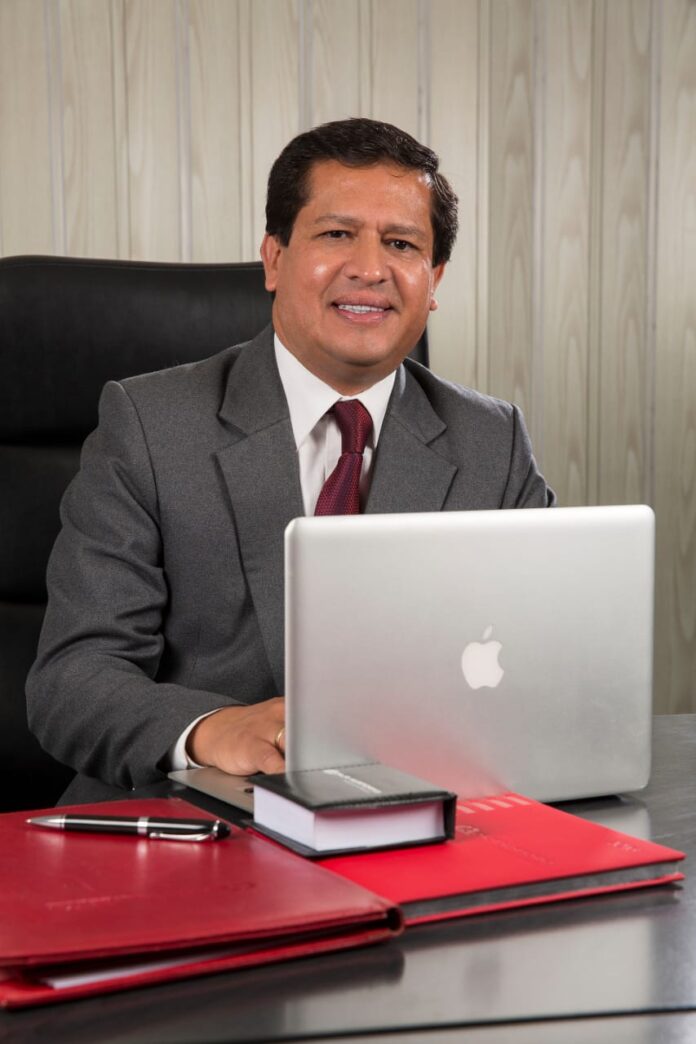 RATIFICAN AL DR. SOLÍS ESPINOZA COMO PRESIDENTE DEL DIRECTORIO DE